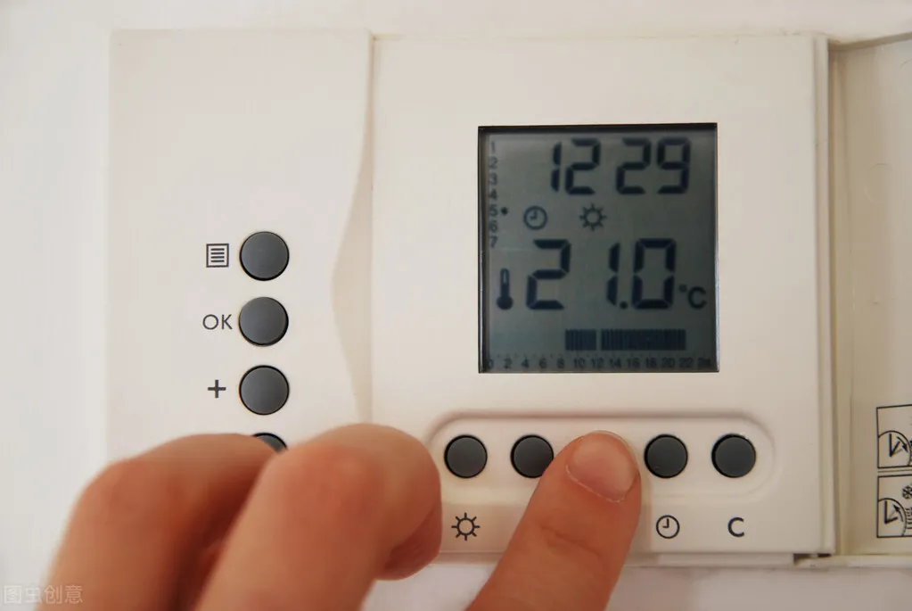 家庭采暖，该选水地暖还是电地暖呢？